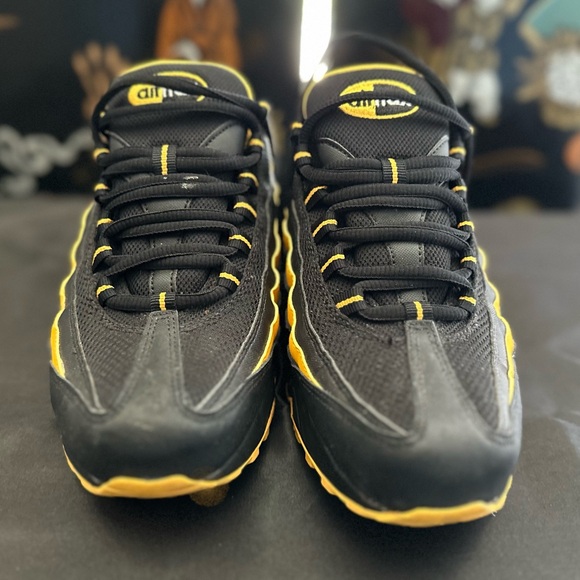 Air Max 95 GS / University Gold / 6.5Y / Women’s 8 - Picture 2 of 7